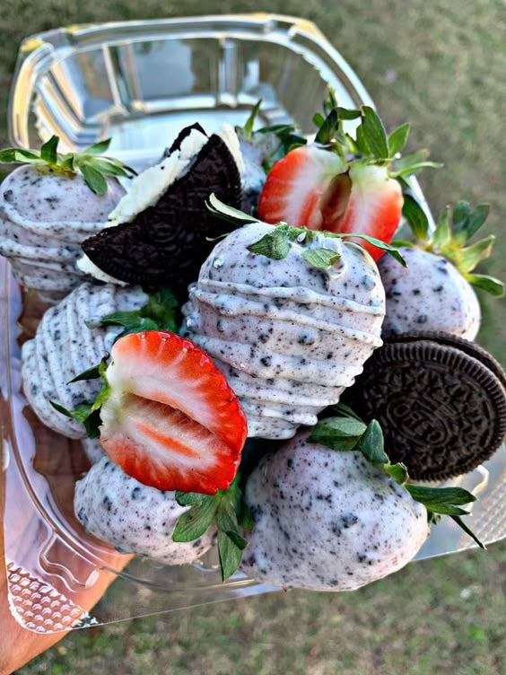 Chocolate Covered Strawberries (6)